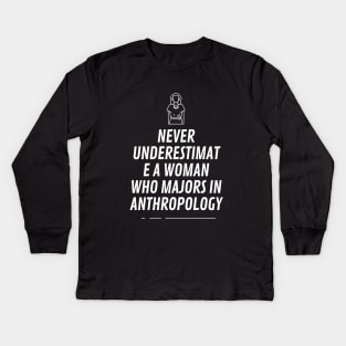 Never underestimat e a woman who majors in anthropology Kids Long Sleeve T-Shirt